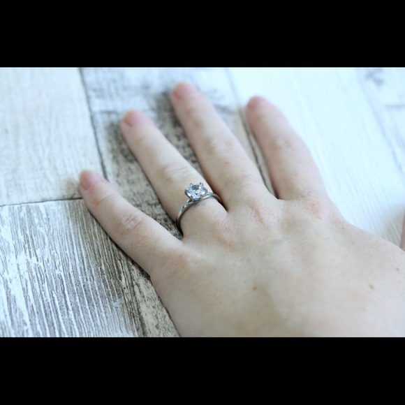 1.5 ct Man Made Diamond Simulant Solitaire Titanium - engagement ring US 5.25 - Picture 7 of 16